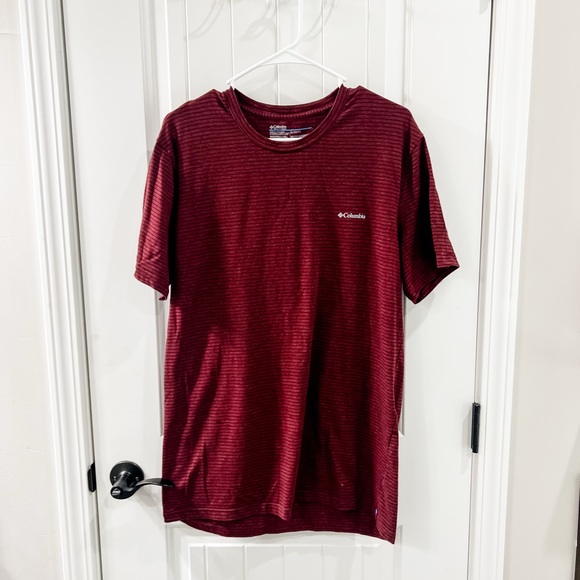 Columbia Men’s Red Burgundy Striped Logo Front Stretch Tshirt Size XL - Picture 1 of 7